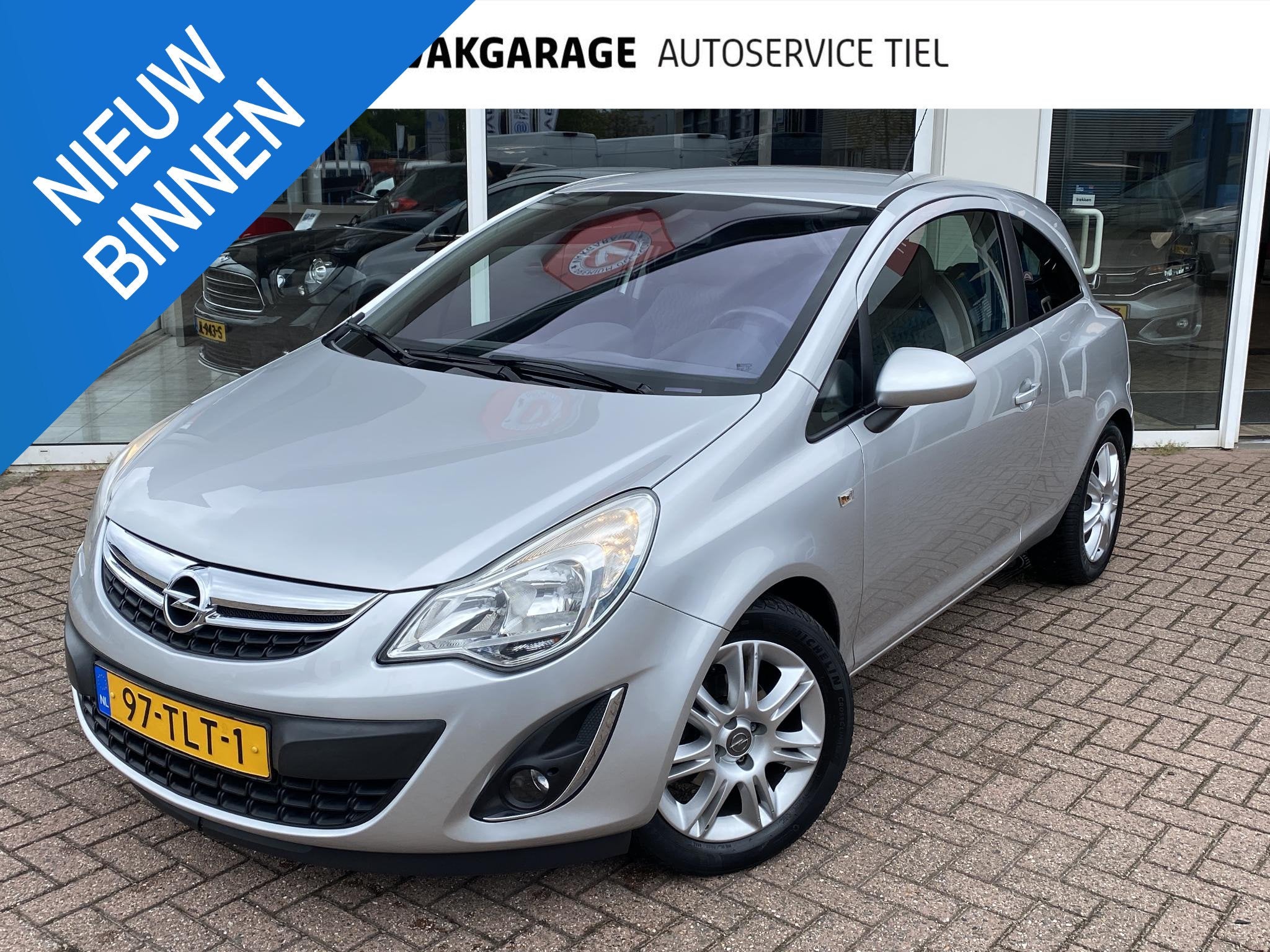 Opel Corsa 1.4-16V Cosmo Stoel- & stuurwielverwarming, parke, Voorwielaandrijving, Euro 5, Automatische klimaatregeling, Origineel Nederlands