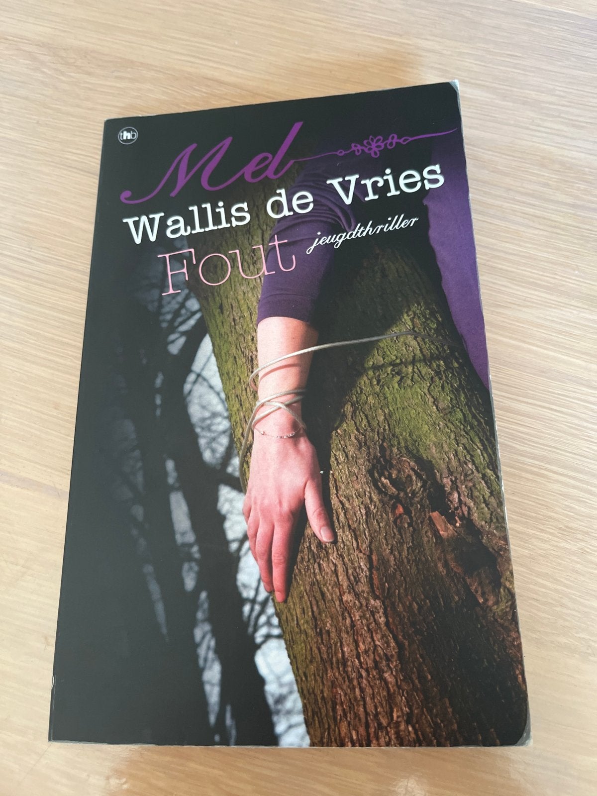 Fout - Mel Wallis de Vries (Jeugdthriller), Boeken, Ophalen of Verzenden, Gelezen, Fictie