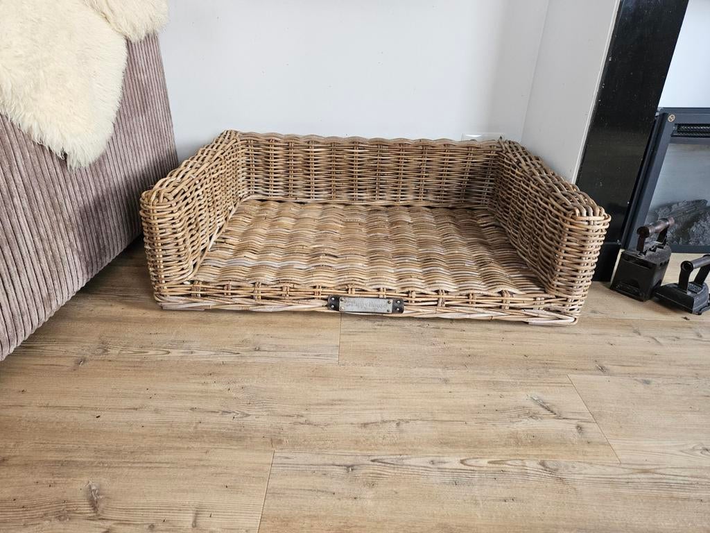 Rotan hondenmand Happy House, Ophalen, Zo goed als nieuw, Riet