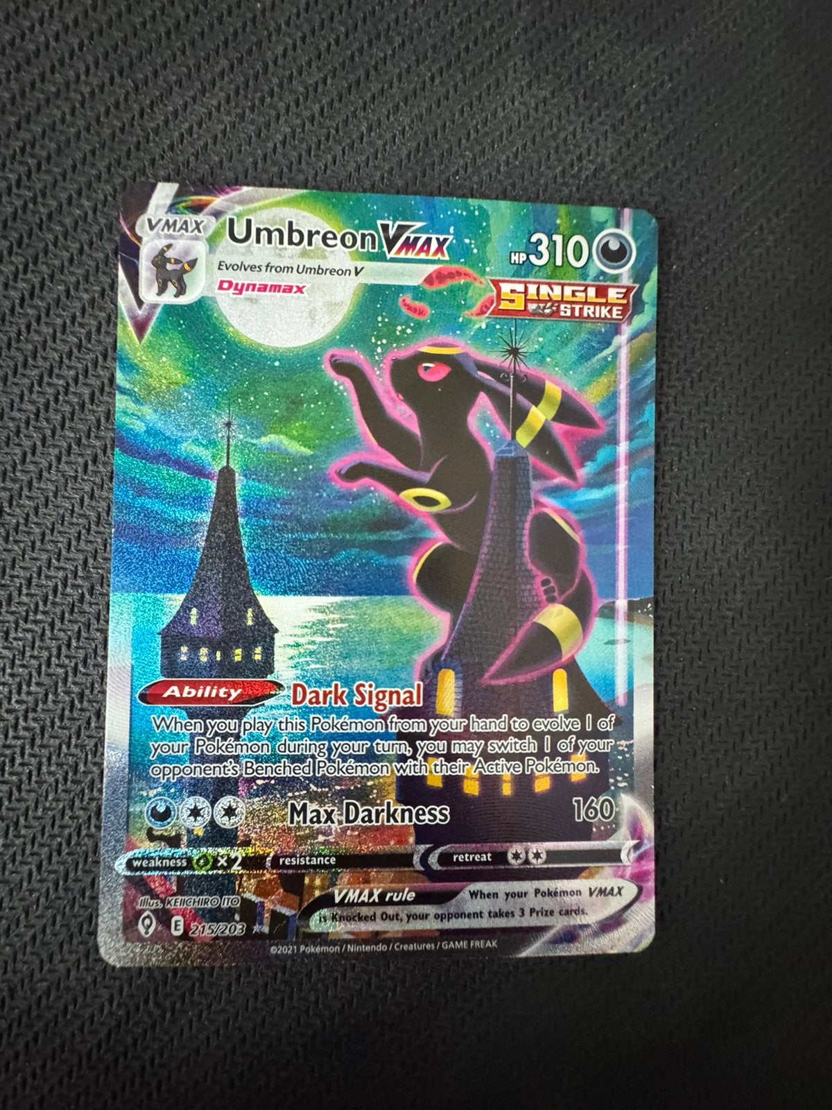Pokémon Umbreon VMAX 215/203, Hobby en Vrije tijd, Verzamelkaartspellen | Pokémon, Ophalen, Zo goed als nieuw