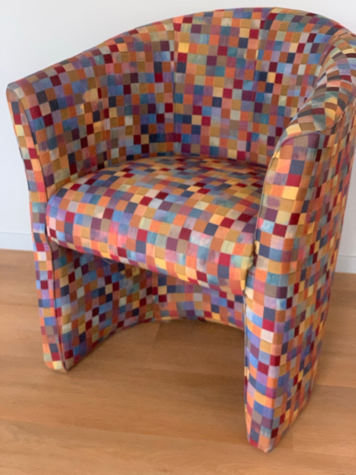 Comfortabele fauteuil met slijtvaste stoffen bekleding, Ophalen, Gebruikt, Stof, 50 tot 75 cm