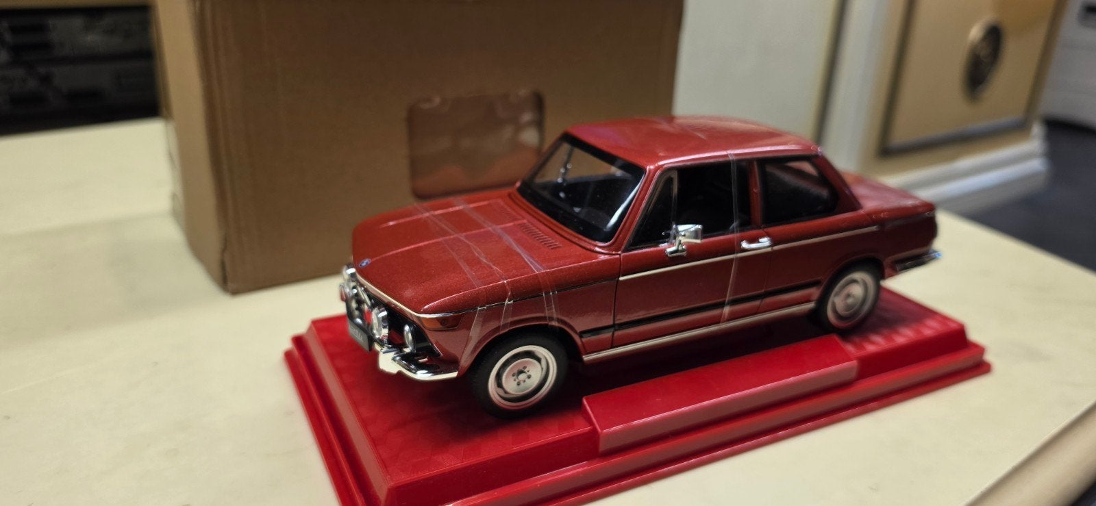 bmw 2002 schaal 1:18 nieuw in doos, Hobby en Vrije tijd, Ophalen of Verzenden, Nieuw, Auto, Overige merken