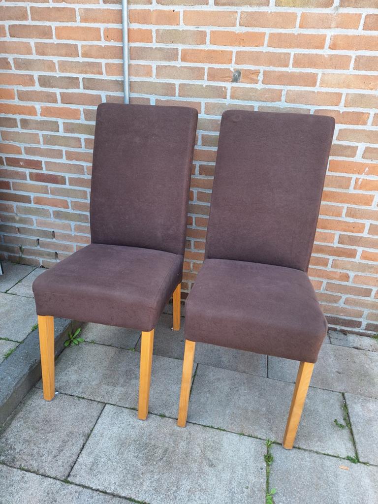 2x Eetkamerstoelen - Bruin stof met houten poten, Ophalen, Gebruikt, Twee, Bruin