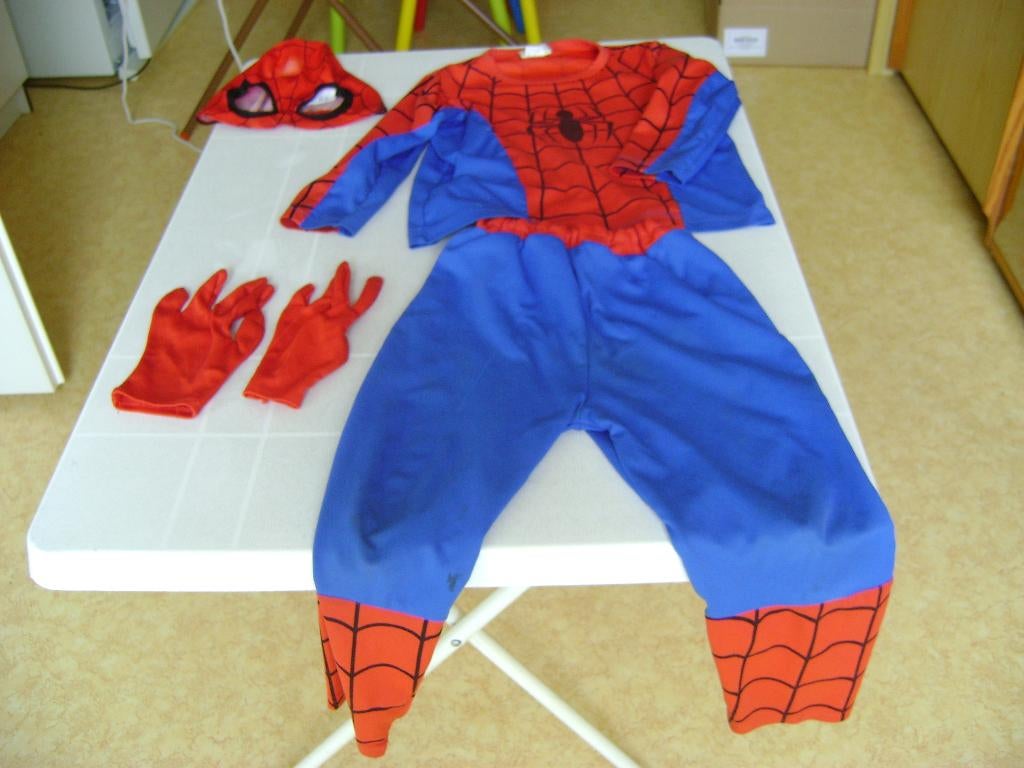 4del spidermanpak 104/110 shirt broek masker en handschoenen, Ophalen of Verzenden, Gebruikt, 110 t/m 116, Jongen