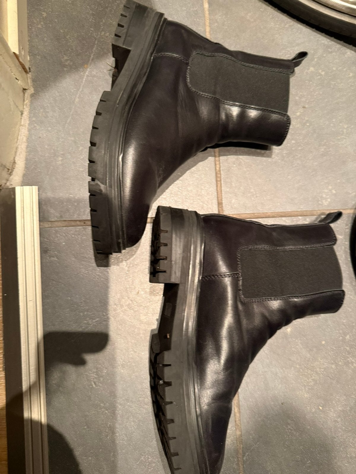 Zwarte sissy-boy laarzen maat 42 boots leer, Hoge laarzen, Zwart, Ophalen of Verzenden, Gedragen