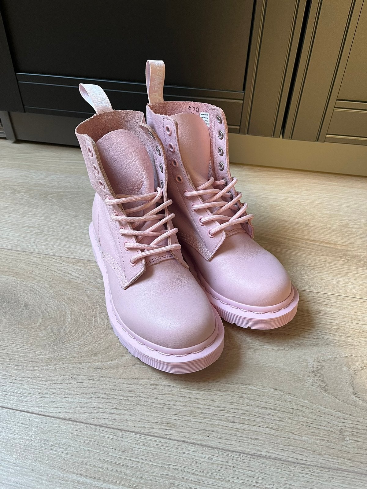 Dr. Martens 1460 Roze Laarzen, Kleding | Dames, Schoenen, Lage of Enkellaarzen, Ophalen of Verzenden, Zo goed als nieuw, Roze