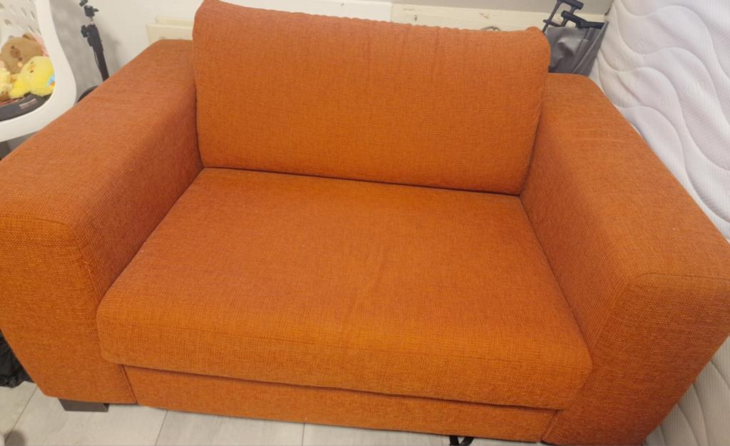 Gratis Comfortabele oranje fauteuil, Ophalen, 75 tot 100 cm, Zo goed als nieuw, Modern
