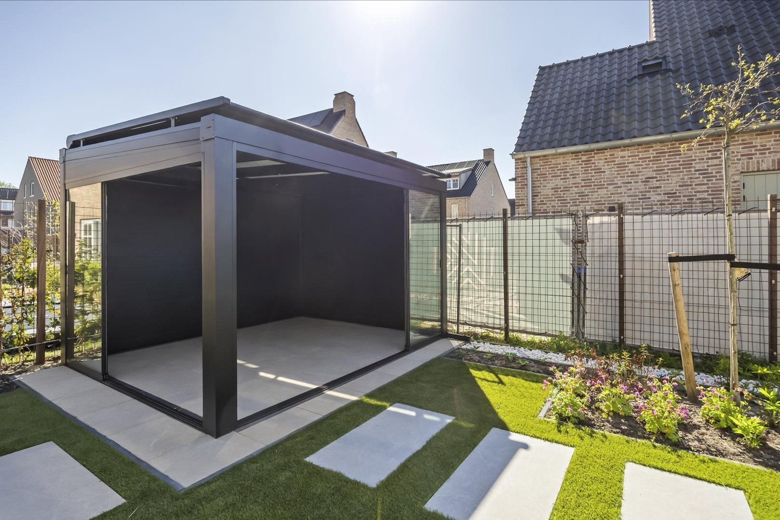 Modern Tuinhuis met Glazen Schuifwanden - Zo goed als nieuw, Ophalen, 200 tot 400 cm, 250 tot 500 cm, Zo goed als nieuw