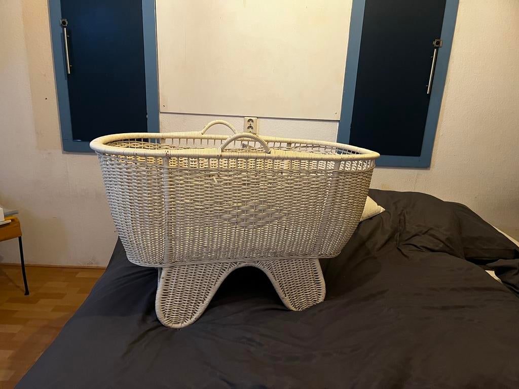 Rotan wieg, Ophalen, Zo goed als nieuw, Rond, Riet