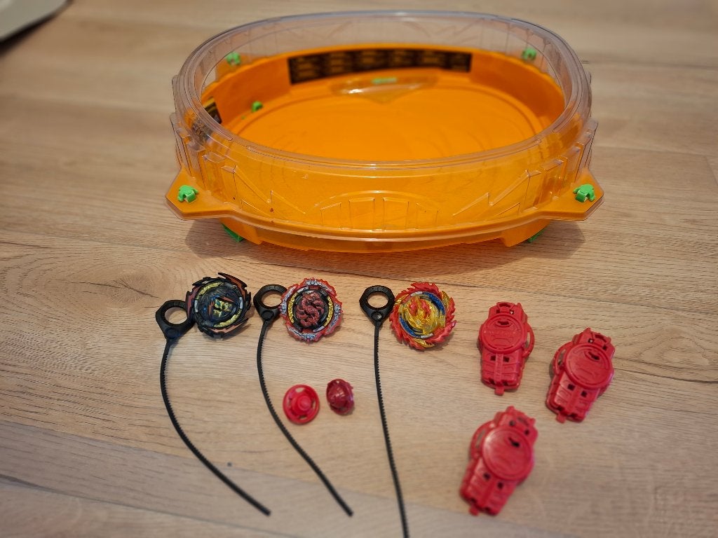 Beyblade Burst QuadDrive Cosmic Vector Set – Arena, Ophalen, Gebruikt