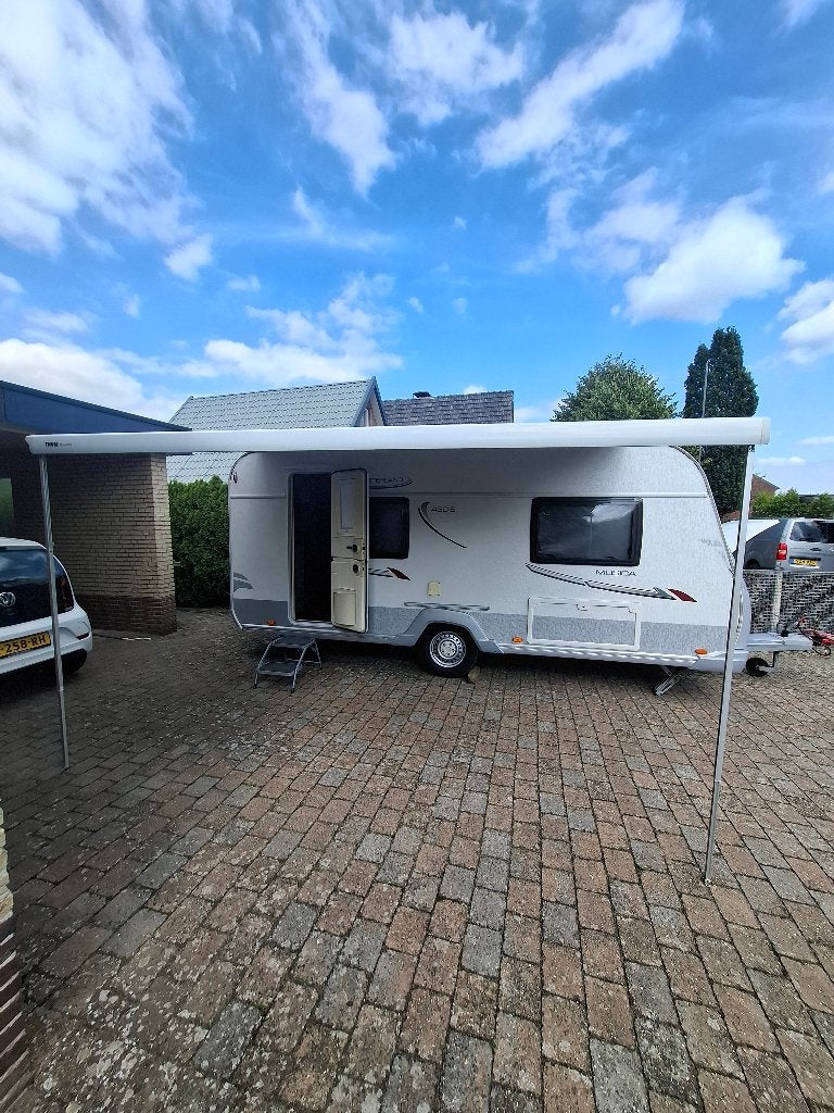 ZEER mooie LMC Musica 430e - enkele bedden - Buitenkansje!, Caravans en Kamperen, Kachel, Treinzit, Tot en met 3, Particulier