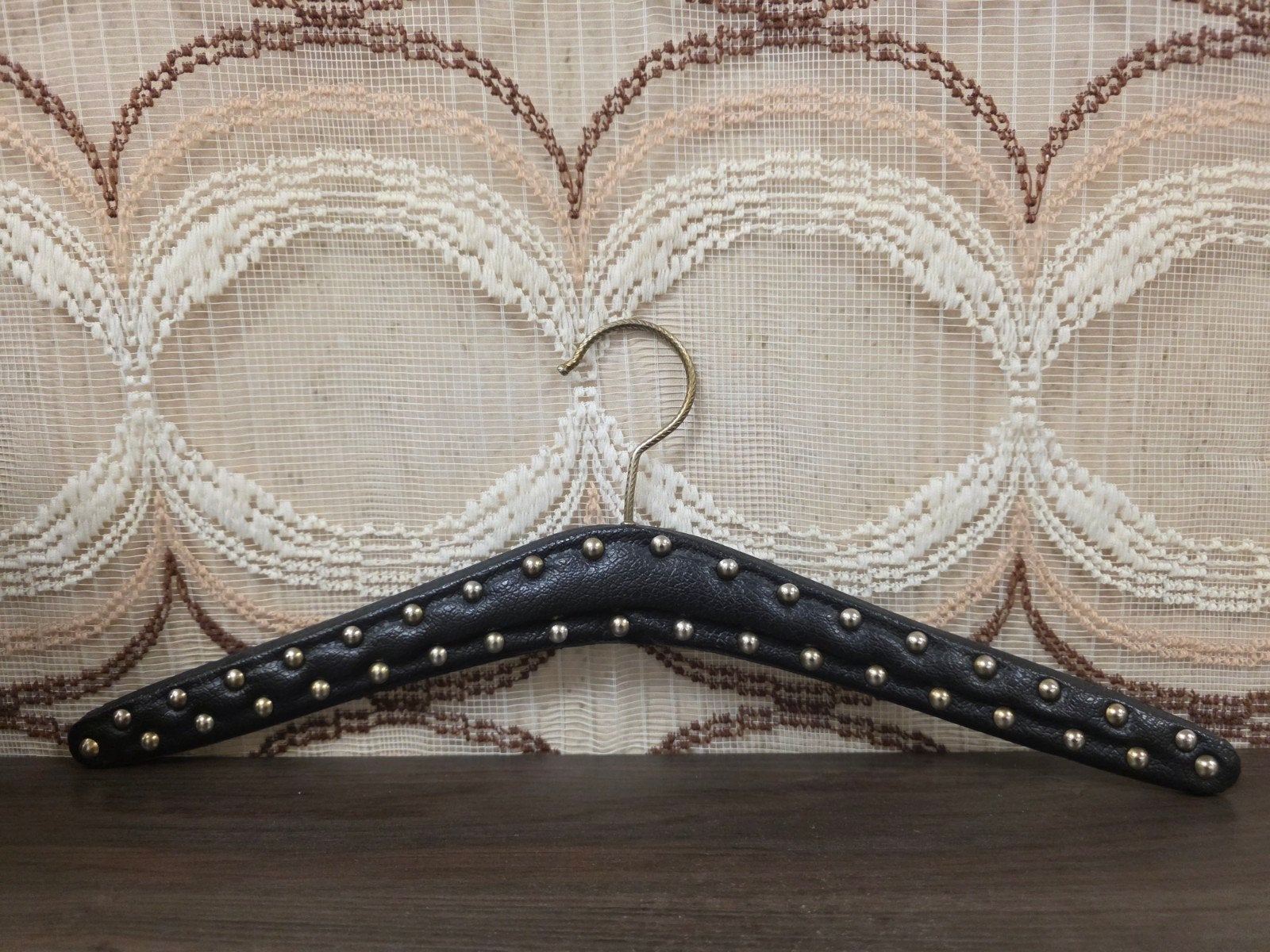 Vintage kledinghanger zwart met studs, Overige materialen, ., Ophalen of Verzenden, Zo goed als nieuw