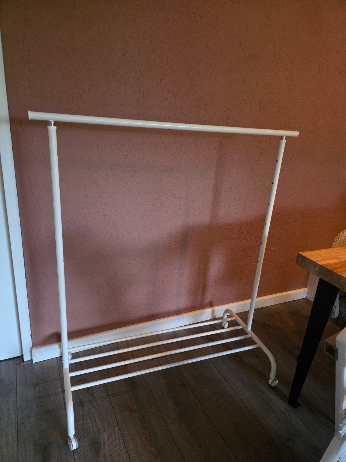 Kledingrek IKEA RIGGA - Gratis af te halen, Kleding | Dames, Ophalen, Met wielen, Gebruikt