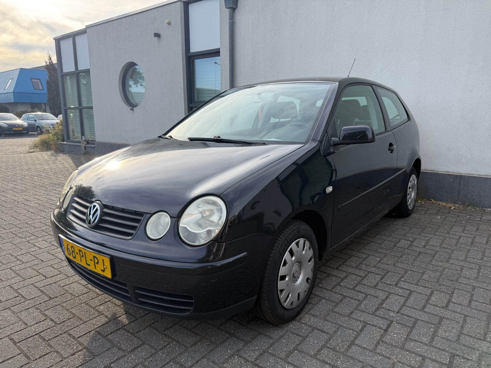 Volkswagen Polo 1.4 55KW 2004 Zwart Airco/Apk 28-07-2027, Auto's, Voorwielaandrijving, Stof, Zwart, 4 cilinders