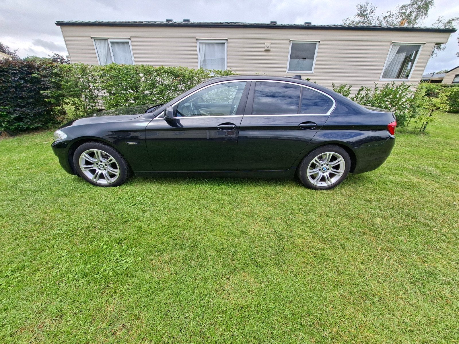 BMW 5-Serie 3.0 I 523 AUT 2011 Zwart, Achterwielaandrijving, 2000 kg, Leder, Overige kleuren
