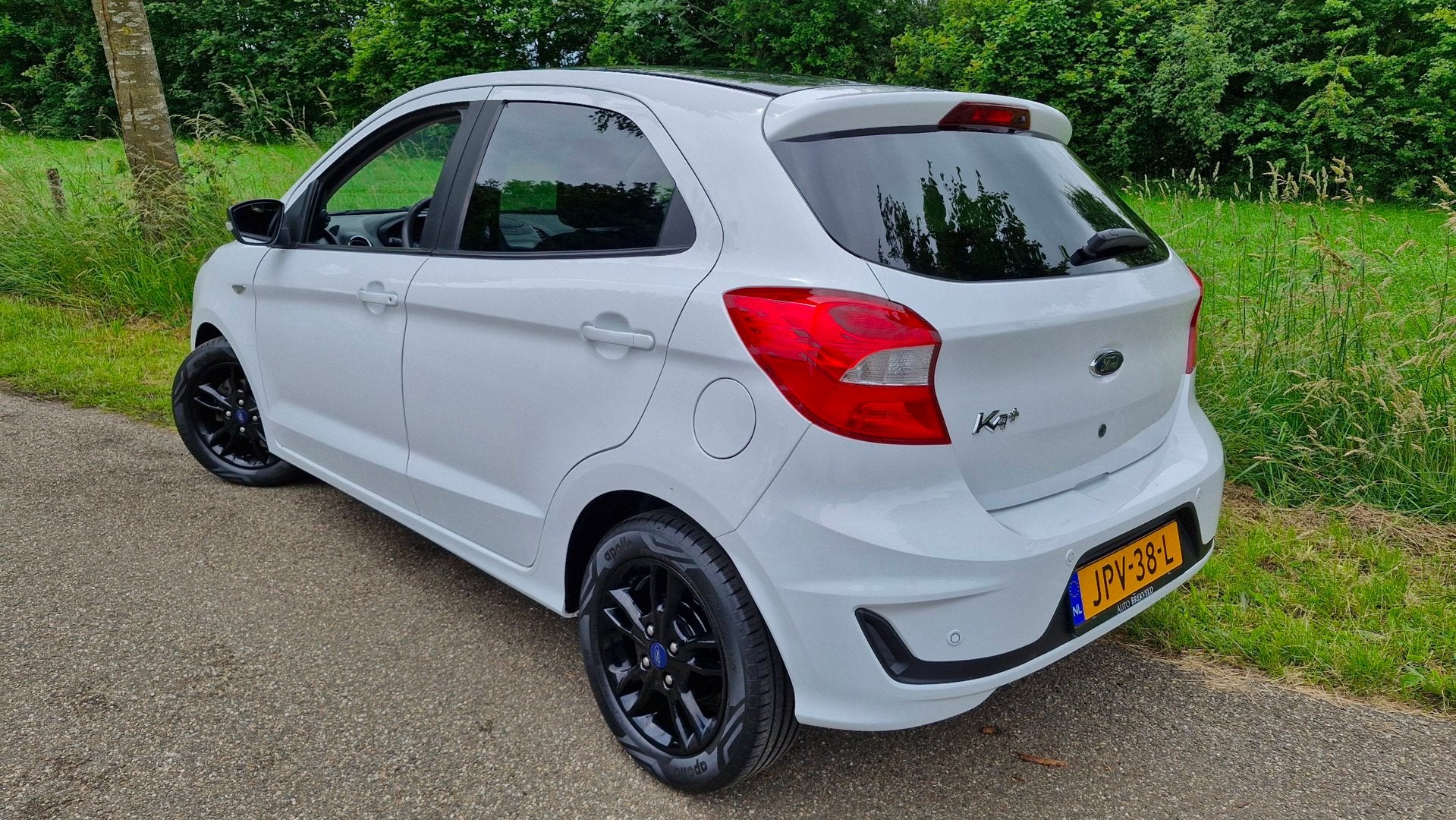 Ford KA+ 1.2 Trend Ultimate Black 85PK | Rijklaar | Airco |, Voorwielaandrijving, Stof, Gebruikt, 1041 kg