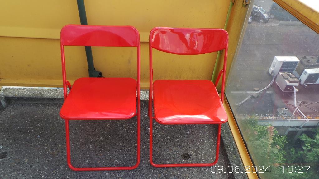 Twee mooie klapstoel Rood te koop, Tuin en Terras, Ophalen of Verzenden, Zo goed als nieuw, Kunststof, Inklapbaar