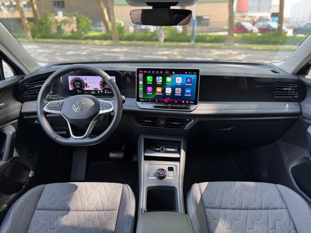 Volkswagen TIGUAN 1.5 eTSI DSG Lane ass Drive pilot CarPlay, Auto's, Volkswagen, Euro 6, 4 cilinders, 150 pk, Bedrijf