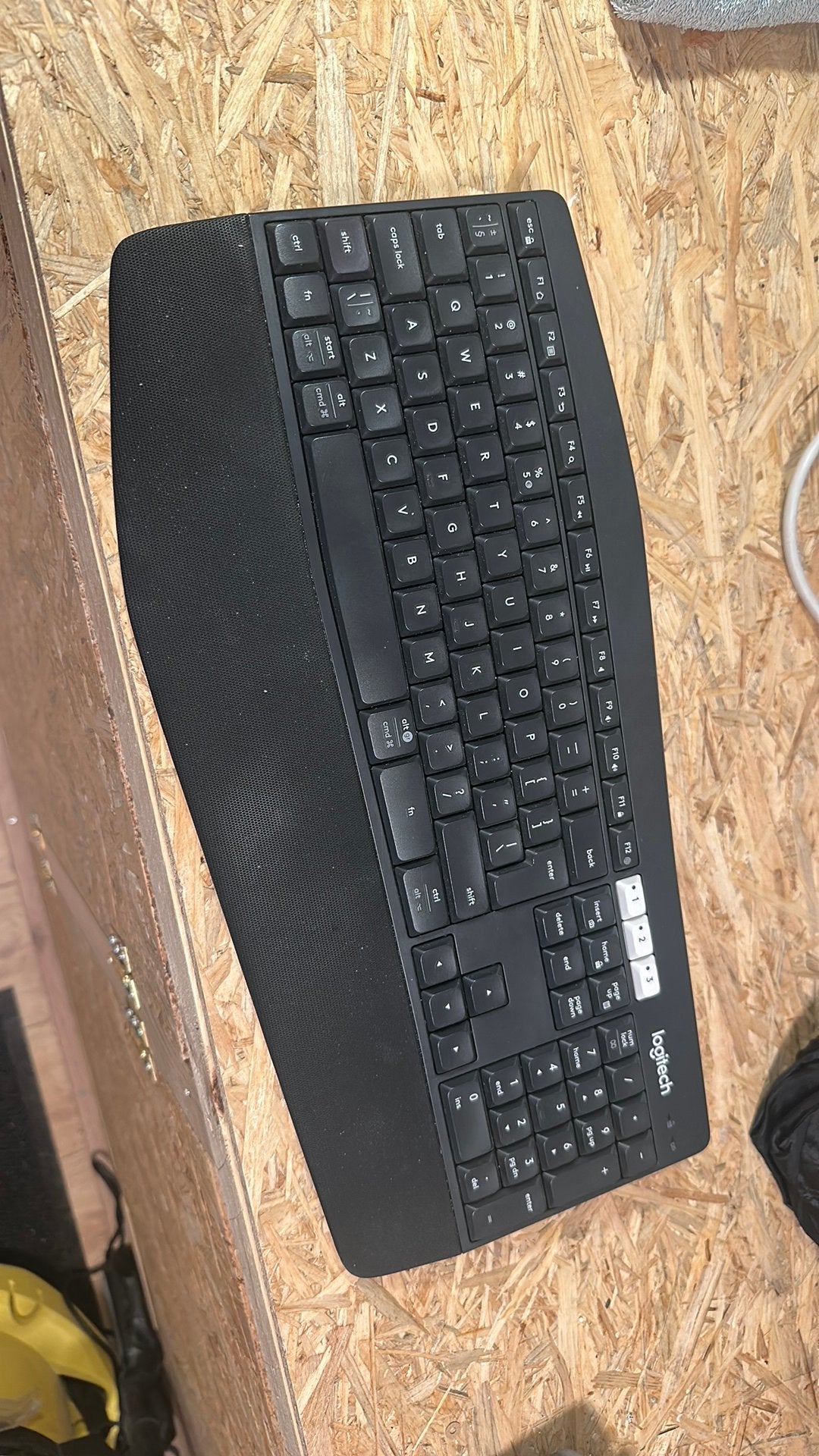 Logitech K850, Ophalen, Qwerty, Gebruikt, Draadloos