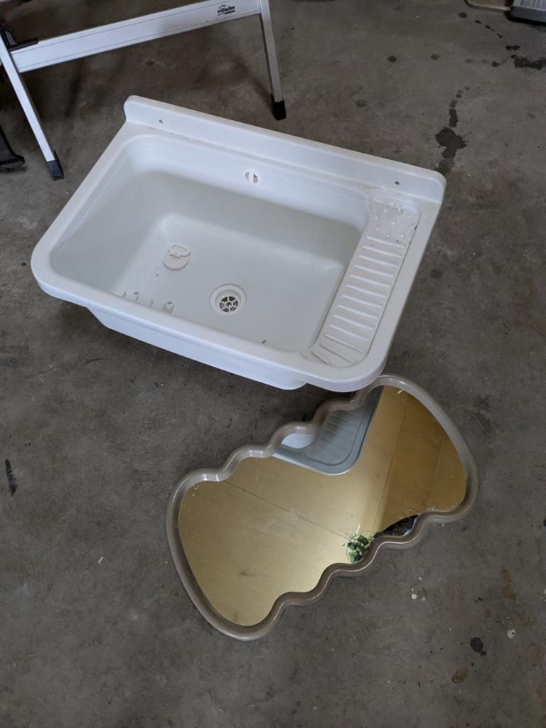 Kunstof wasbak+ gratis spiegel, Doe-het-zelf en Verbouw, Ophalen, Wastafel