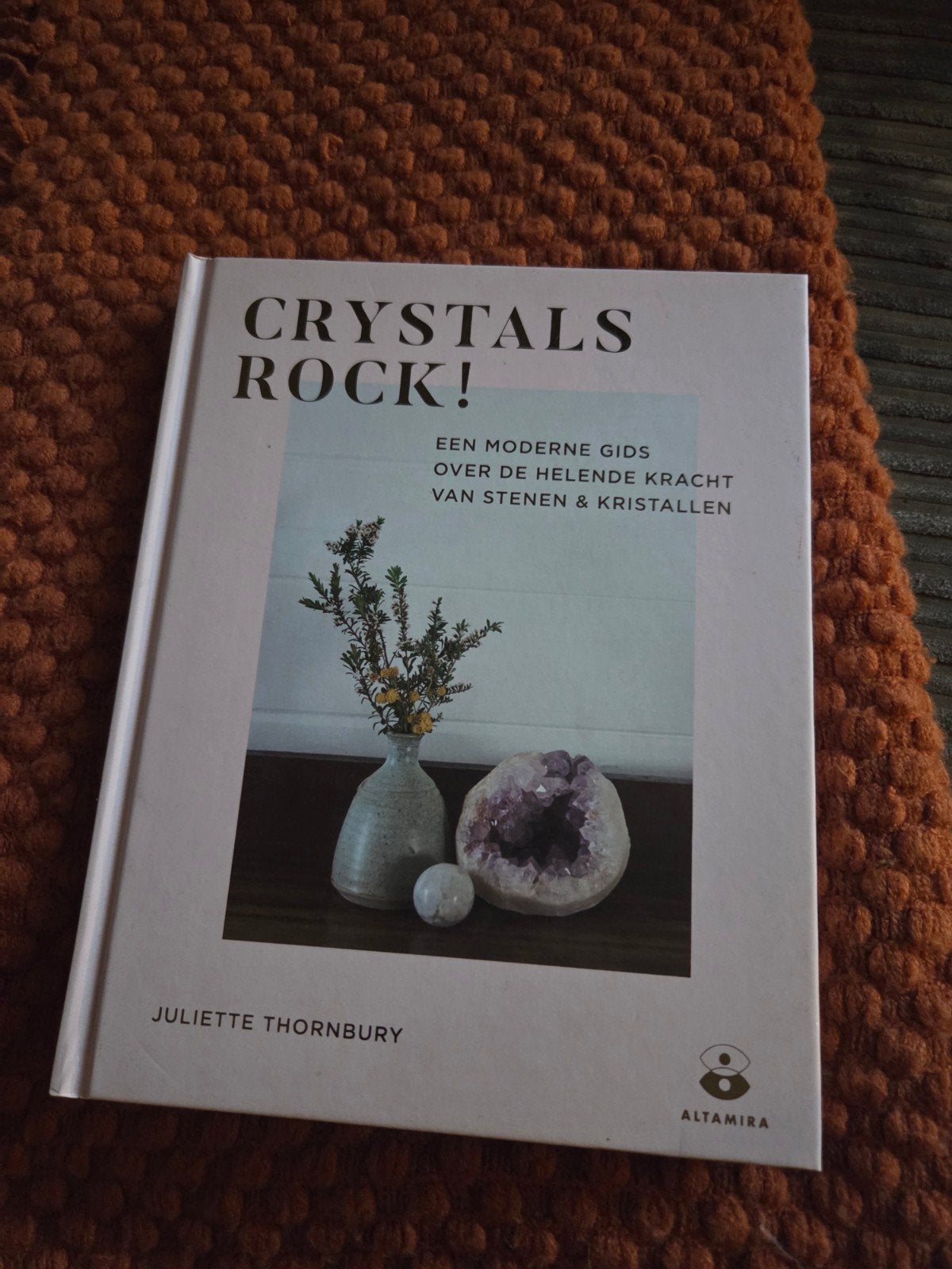 Crystals Rock! Gids over helende kracht van stenen & kristal, Achtergrond en Informatie, Spiritualiteit algemeen, Nieuw, Ophalen of Verzenden
