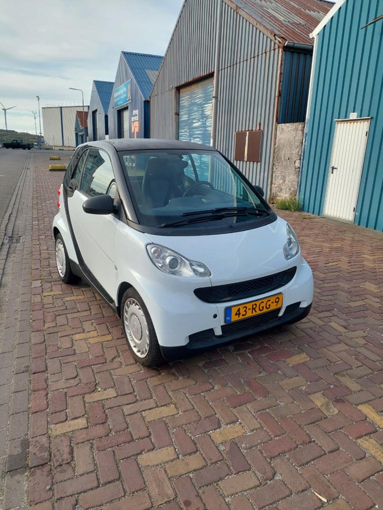Smart ForTwo 1.0 45KW Coupe MHD AUT 2011 Zwart, Auto's, Smart, Automaat, Zwart, 18 €/maand, 61 pk