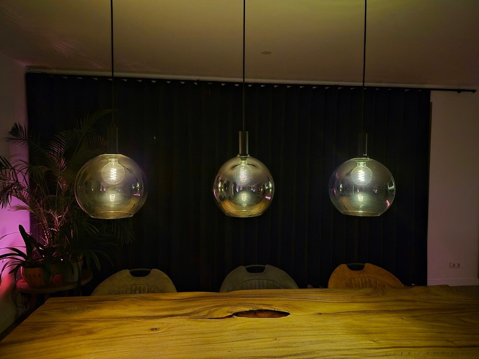 Schitterende 3-lichts hanglamp met smoke glazen bollen, Zo goed als nieuw, Glas, Modern, E27 (groot)