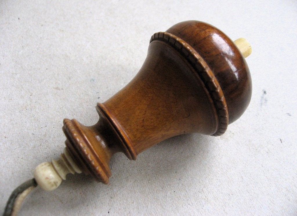 Antieke drukschakelaar, gedraaid hout met been knoppen, Ophalen of Verzenden