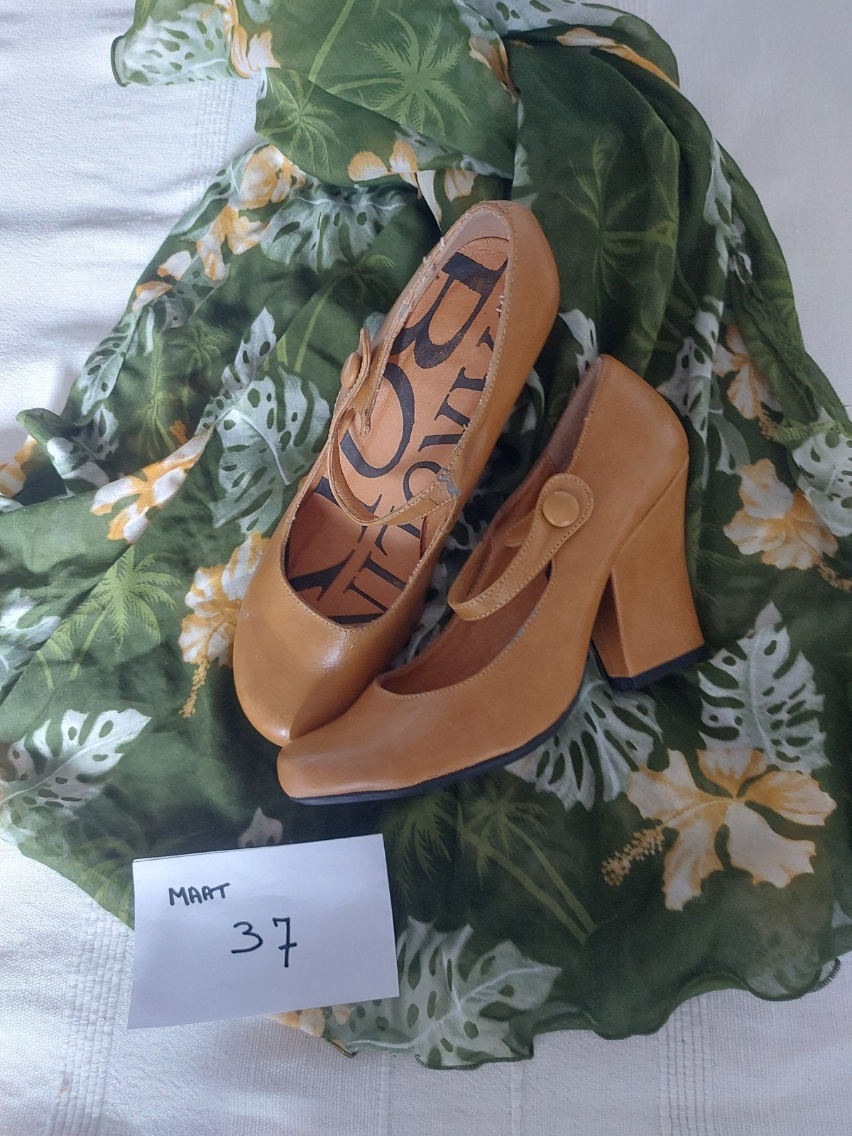 Mosterdkleurige hakschoentjes maat 37, Ophalen of Verzenden, Gedragen, Geel, Schoenen met hoge hakken