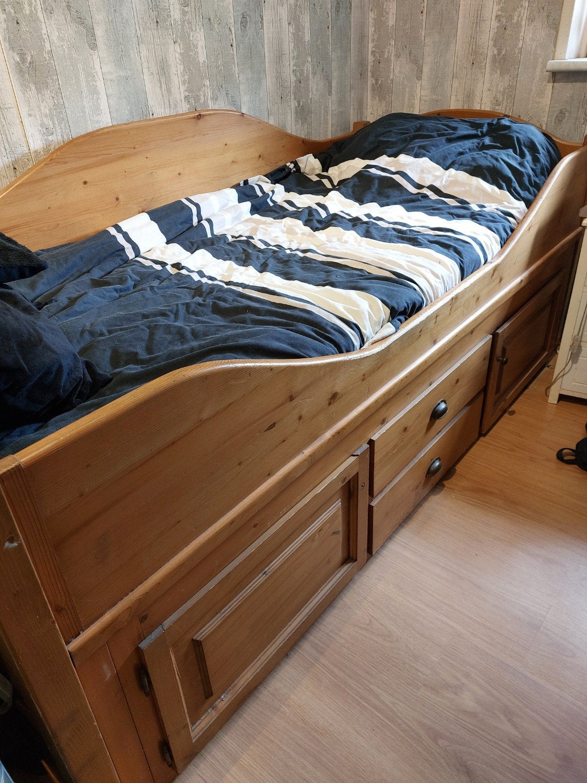 Massief houten bed met opbergruimte, 85 tot 100 cm, Gebruikt, Ophalen of Verzenden, Lattenbodem
