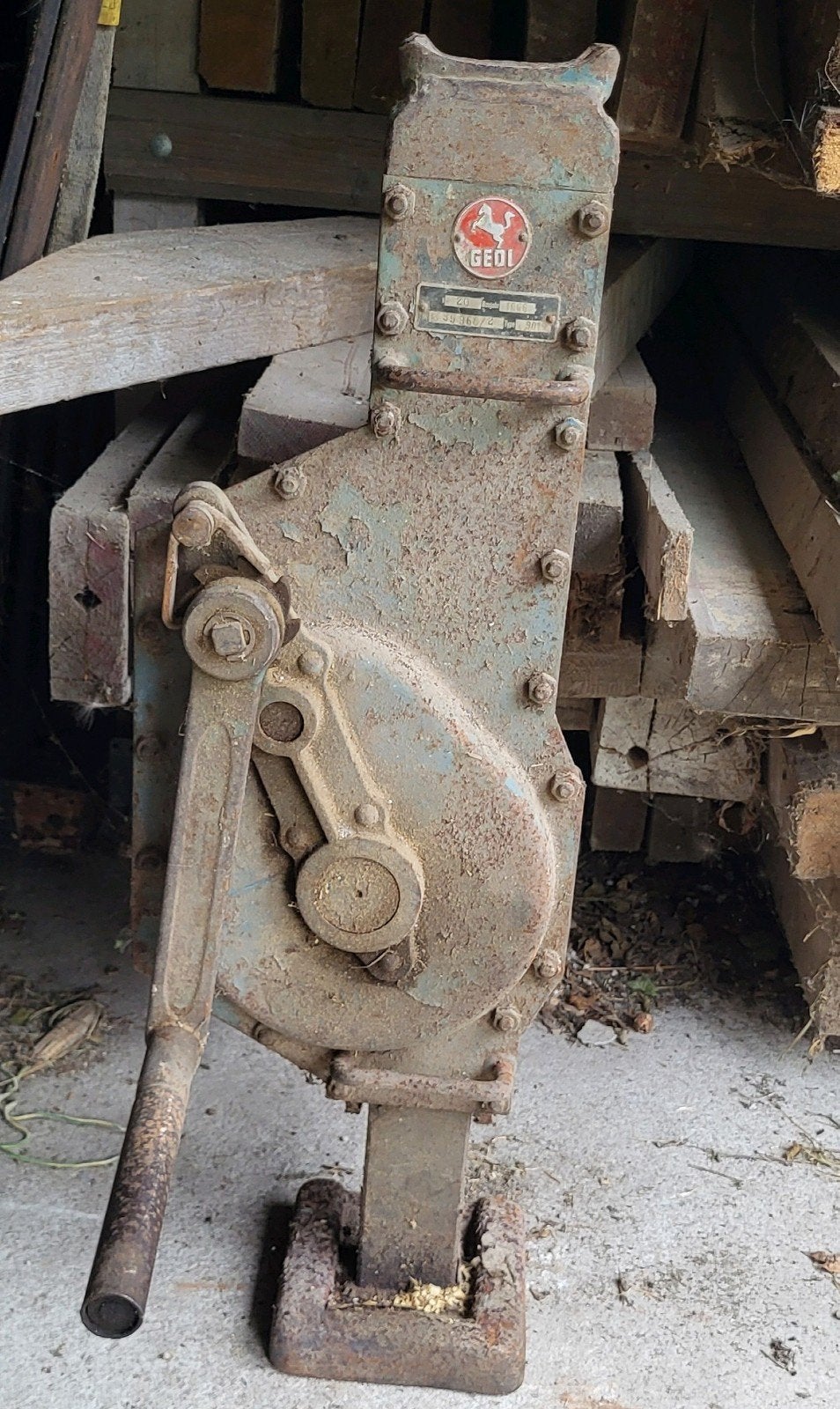 Kelderwind / dommekracht 20 ton, Ophalen