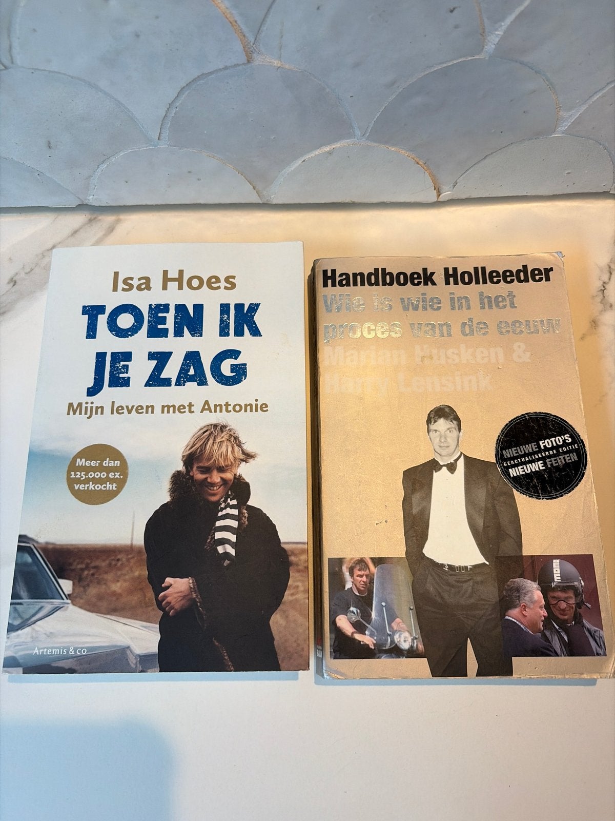 2 Boeken: Isa Hoes - Toen Ik Je Zag & Handboek Holleeder, Ophalen of Verzenden, Gelezen