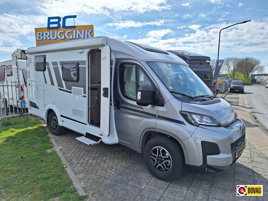 Carado V 337 PRO+ 4-2025 COMPACT-2APARTE BEDDEN NIEUWSTAAT!, Standaard zit, Ringverwarming, Bedrijf, Achteruitrijcamera