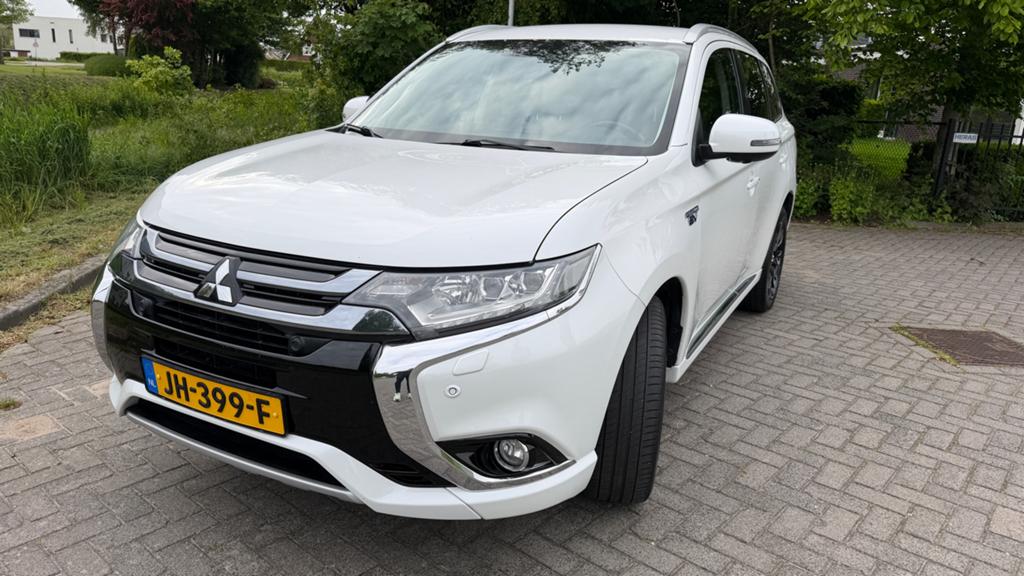 Mitsubishi Outlander 2.0 Dohc Mivec Phev 203pk 4WD CVT 5P, 1998 cc, Outlander, Zwart, 4 cilinders