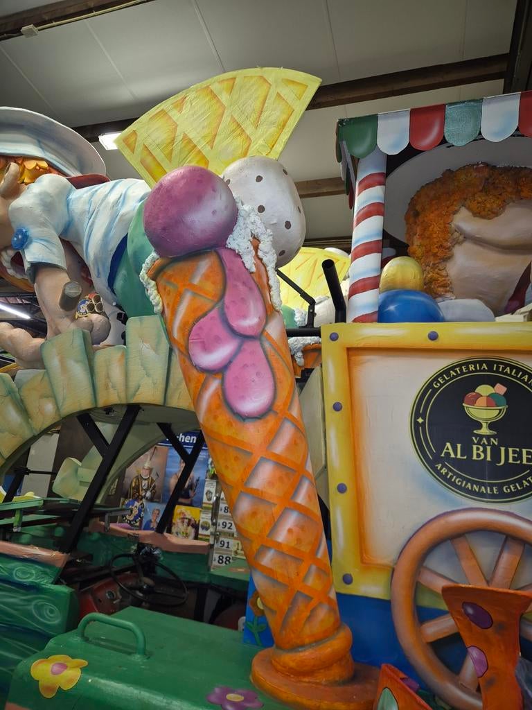 Carnavalswagen  onderdelen italie, Ophalen, Carnaval