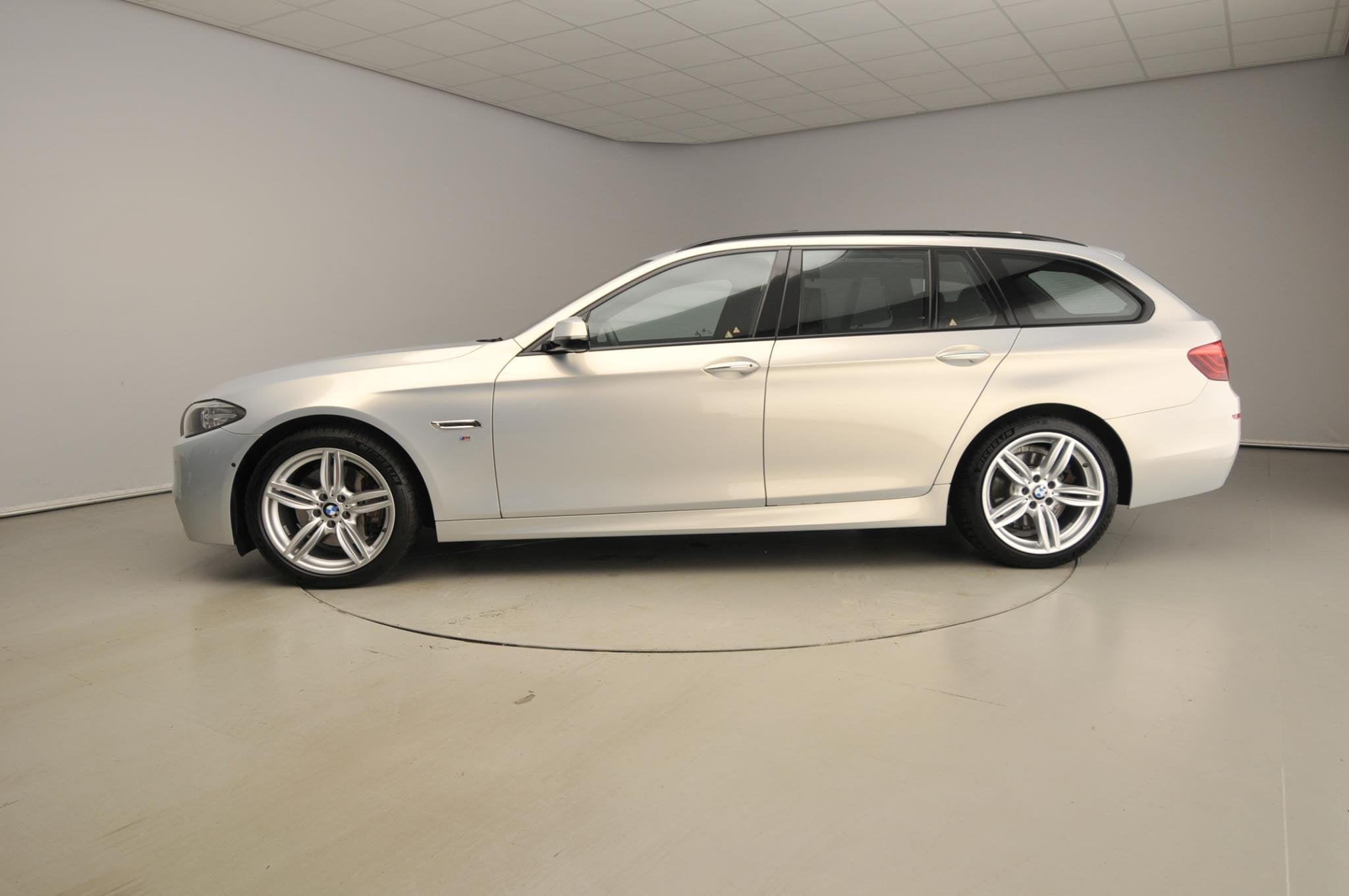 BMW 5 Serie Touring 528i M-Sportpakket / Trekhaak / Panorama, Automaat, Gebruikt, 4 cilinders, 2000 kg