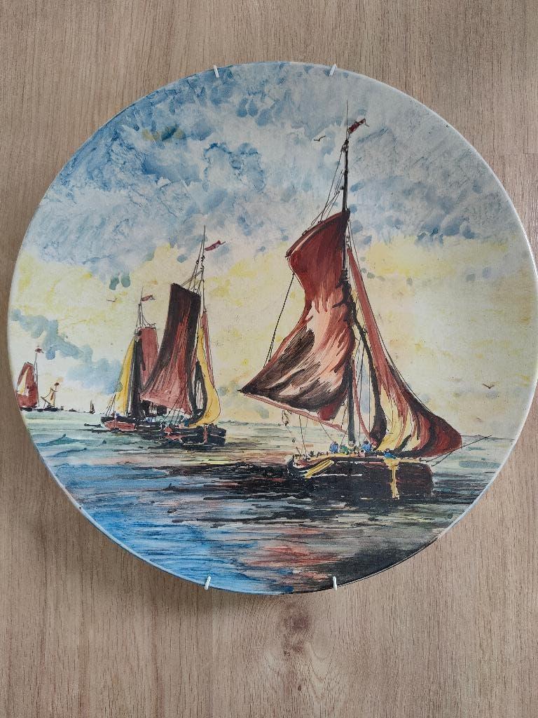 Wandbord handgeschilderd zeilboten, platbodems Gouda plateel, Ophalen of Verzenden