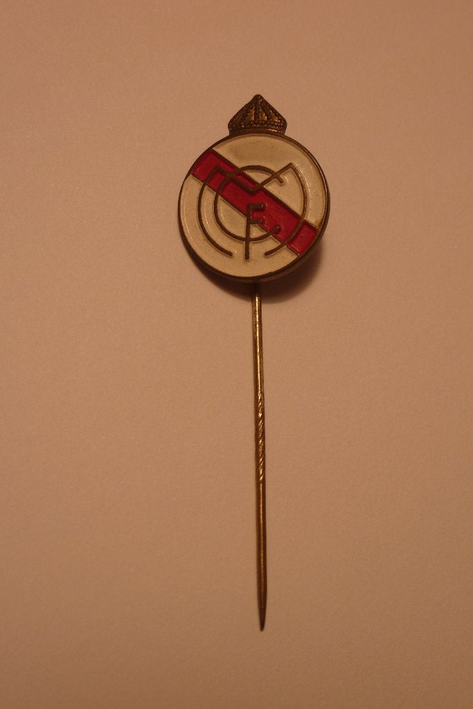 oud speldje voetbalclub F.C. Madrid, Verzamelen, Ophalen of Verzenden, Gebruikt, Sport, Speldje of Pin