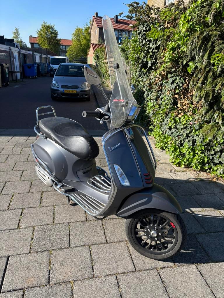 Vespa sprint iget snor, Fietsen en Brommers, Ophalen of Verzenden, Zo goed als nieuw, Benzine