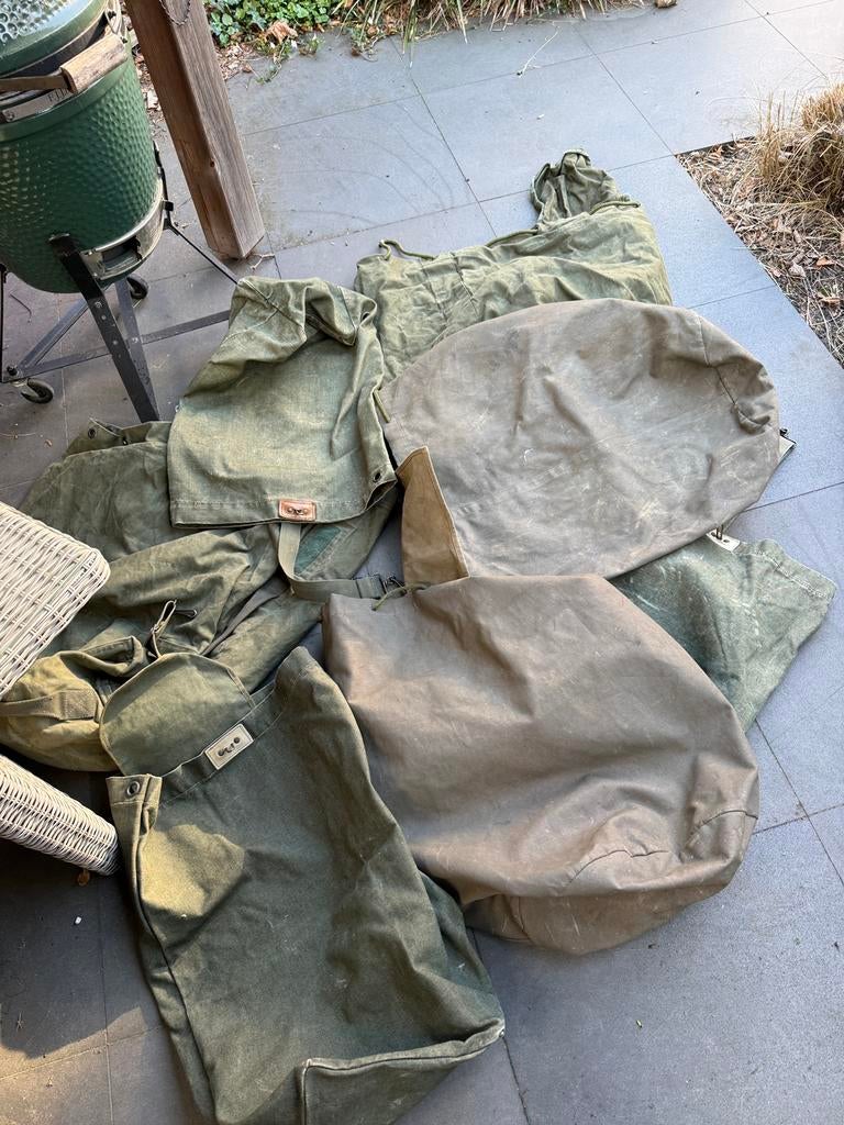 8 grote leger tassen jaren 80 vintage dikke stof, Ophalen of Verzenden, Landmacht, Nederland, Overige typen