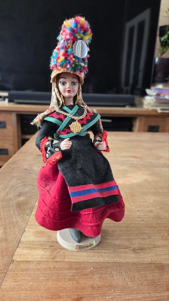 Vintage Spaanse pop 'Extremena' in traditionele kleding, Verzamelen, Poppen, Ophalen of Verzenden, Gebruikt, Pop