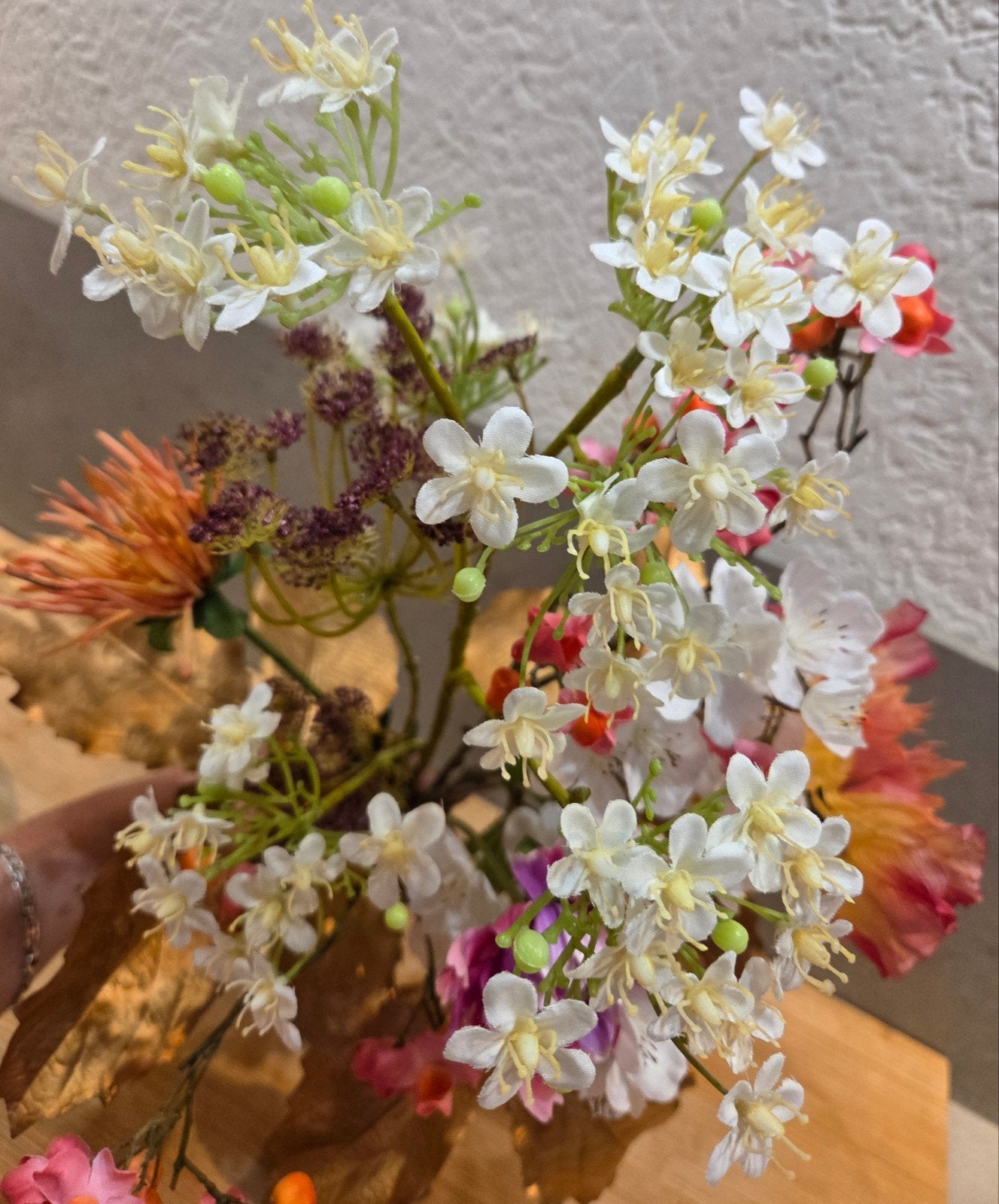 Mooi boeketje met zgn Silk-ka kunstbloemen, Huis en Inrichting, Woonaccessoires | Kunstplanten en Kunstbloemen, Zo goed als nieuw