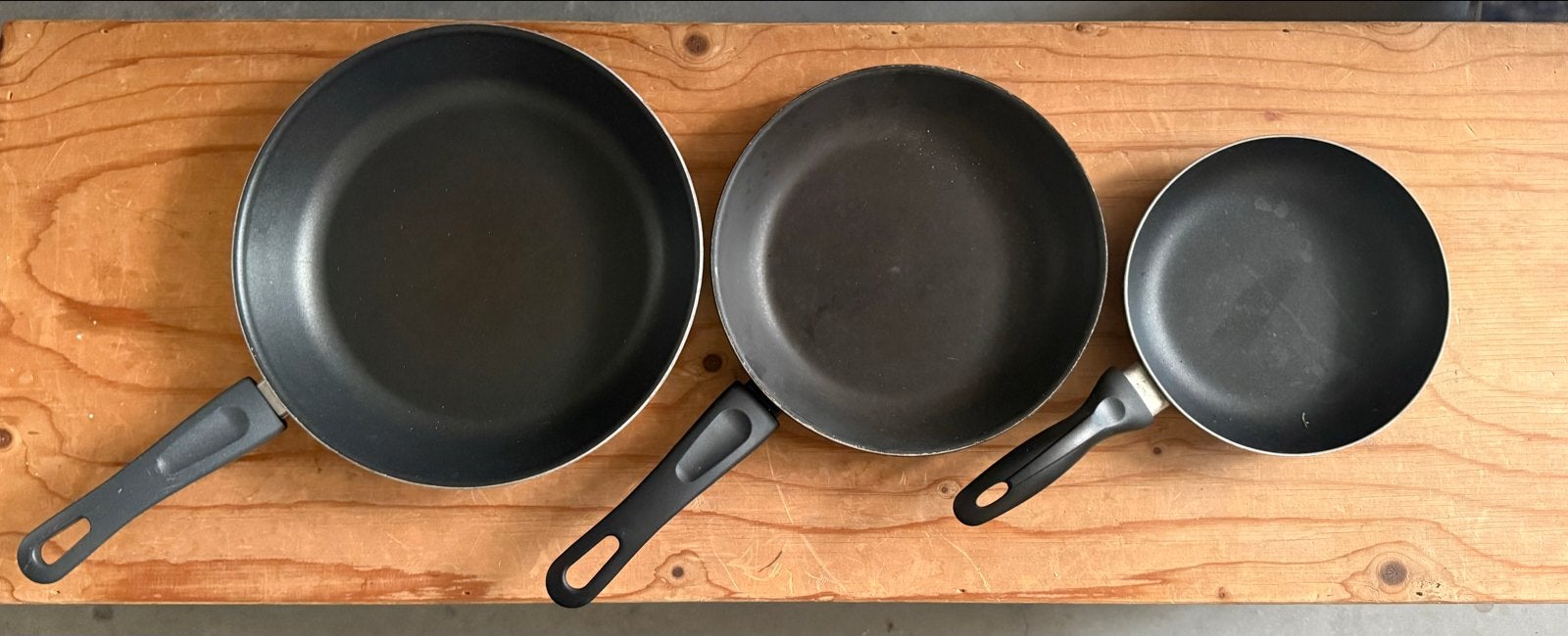 3 IKEA pannen in goede conditie, Huis en Inrichting, Gebruikt, Antiaanbaklaag, Pannenset, Ophalen of Verzenden