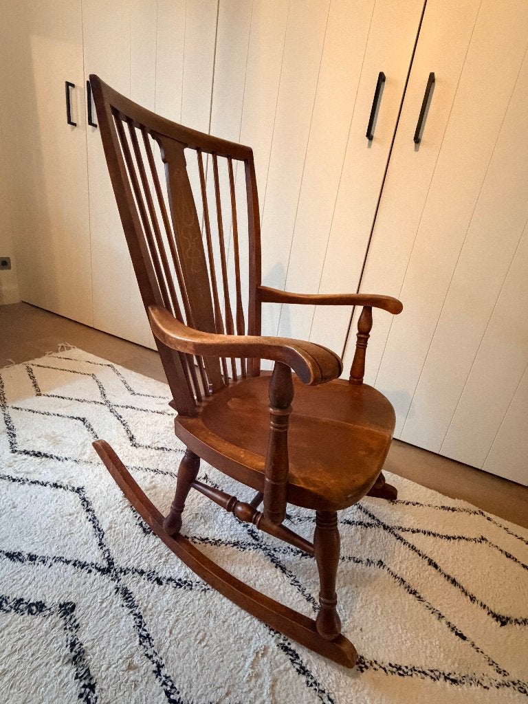 Windsor schommelstoel, Ophalen