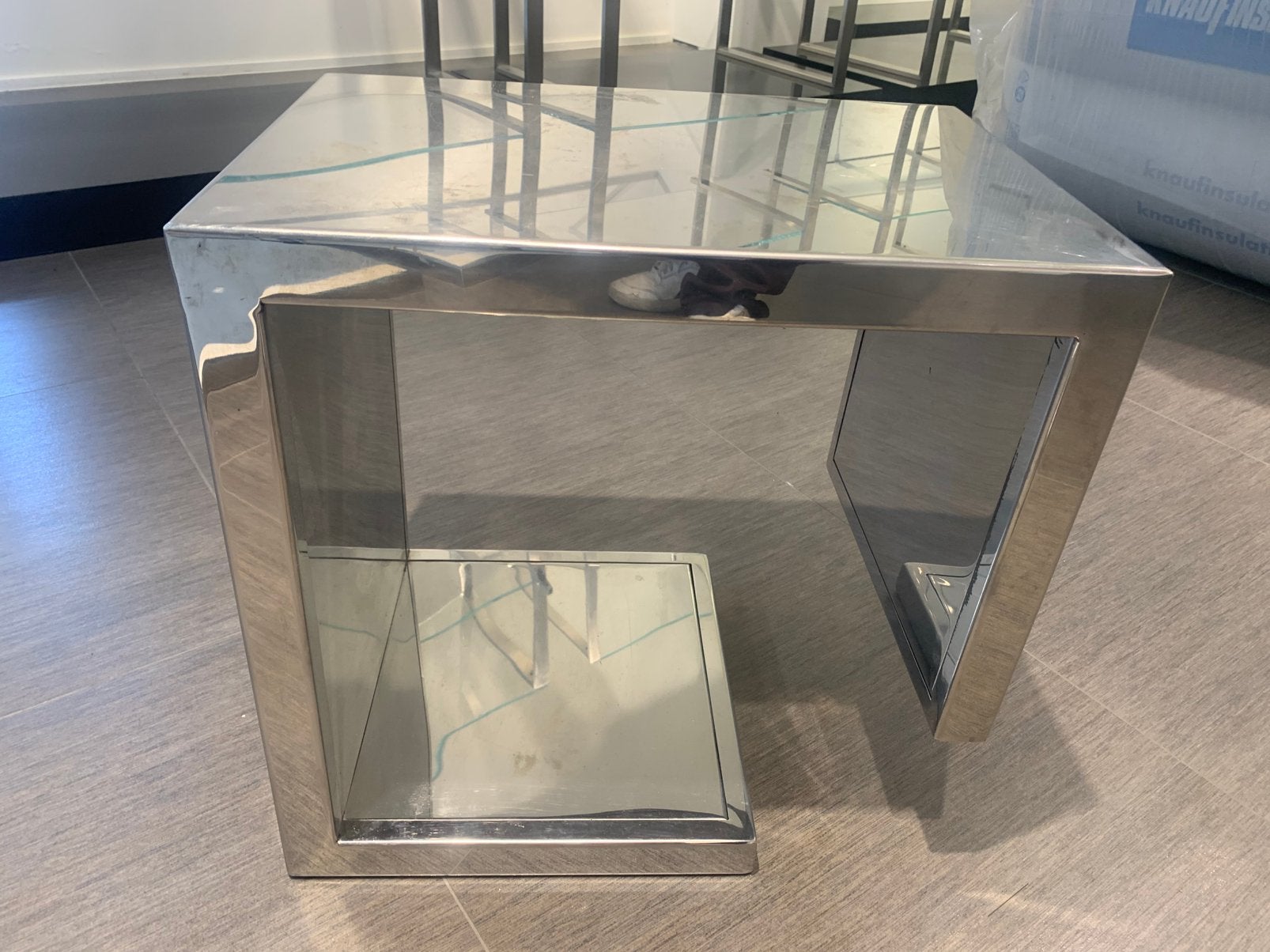Rvs bijzet tafels / vintage /, Minder dan 55 cm, Metaal of Aluminium, Zo goed als nieuw, Overige vormen