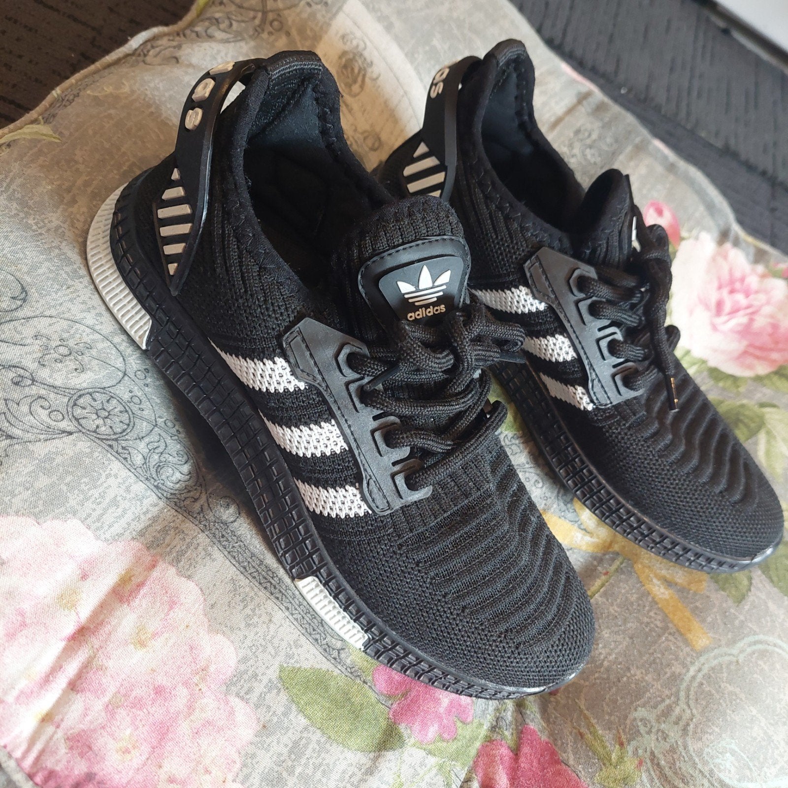 Nieuwe adidas  sport schoenen 37, Ophalen