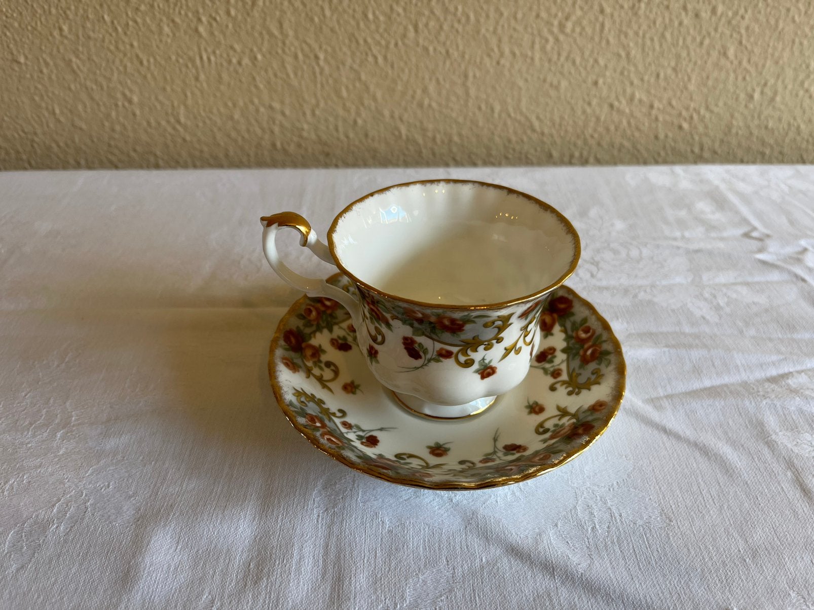 Royal Albert kop en schotel Sheraton reeks, Belinda serie, Ophalen