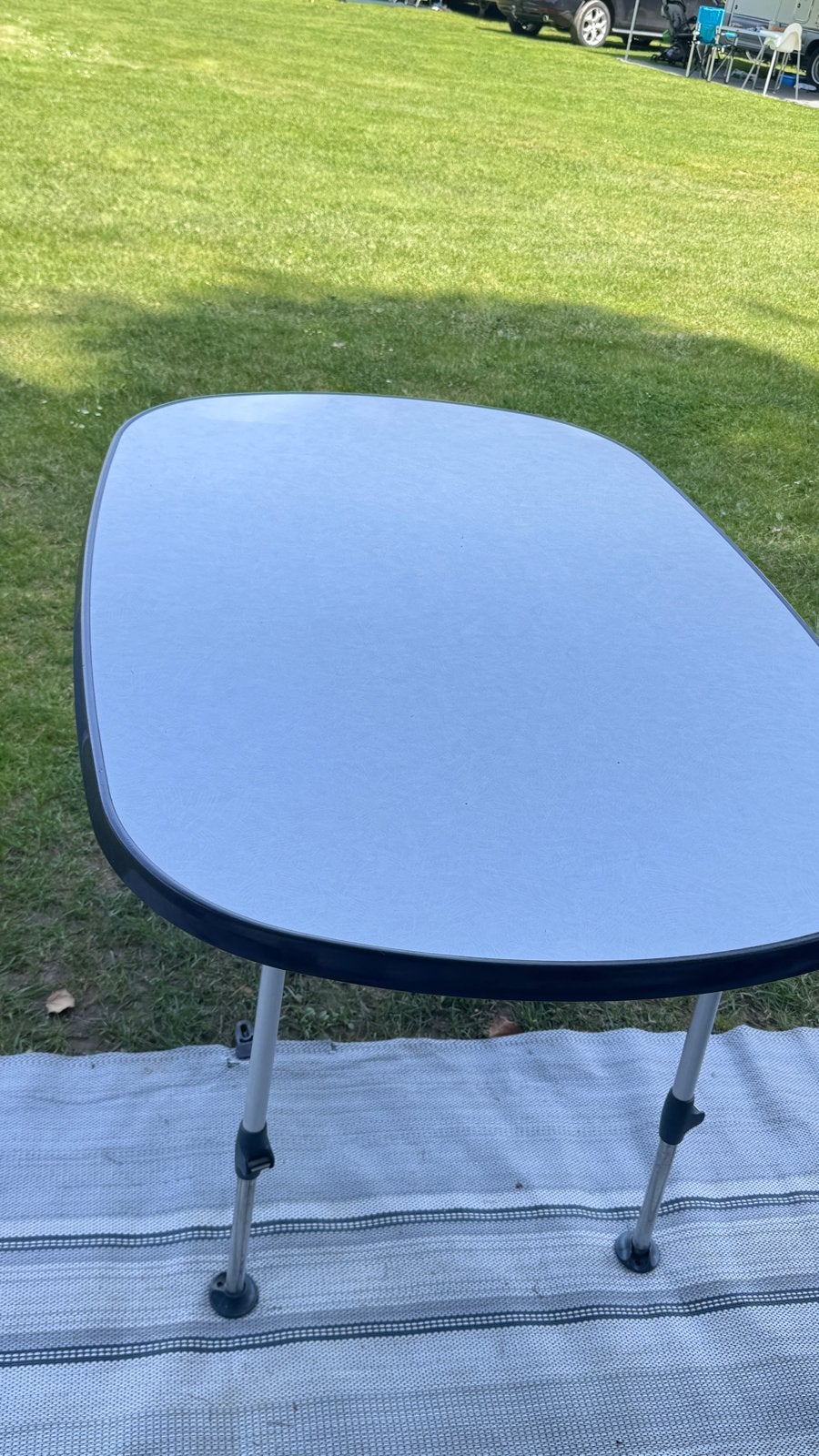 Nette campingtafel 1.30m x 0.90m - Te groot voor ons, Ophalen of Verzenden, Gebruikt, Campingtafel