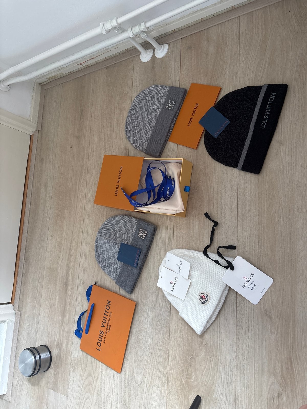 Louis Vuitton en Moncler mutsen (per stuk of set), Verzenden, Nieuw, Muts