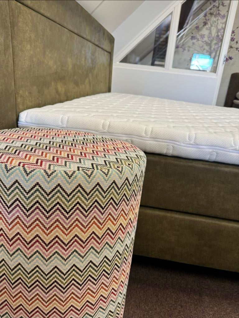 Luxe poef in missoni zigzag stof *Nieuw*, Huis en Inrichting, Banken | Voetenbanken en Poefen, Nieuw, Ophalen of Verzenden, Hip/ missoni